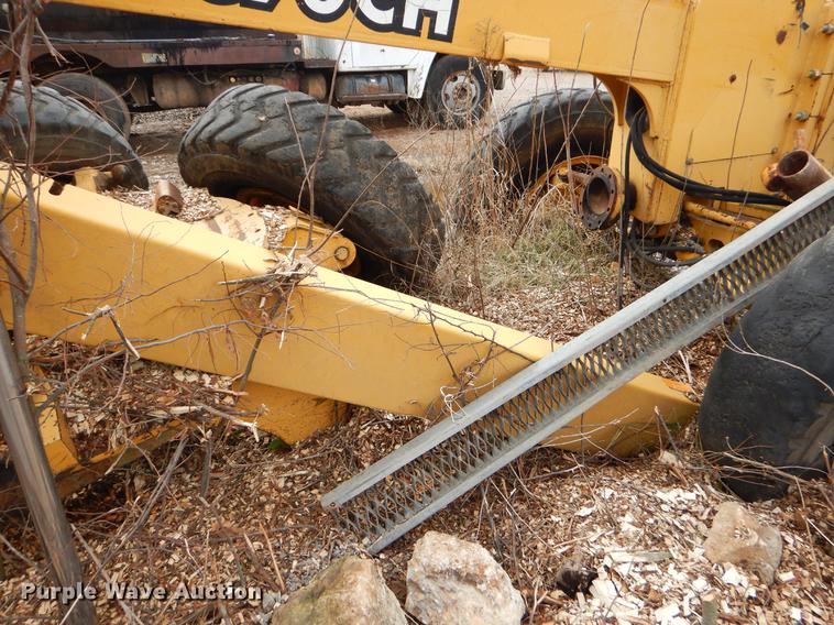 image for item FQ9610 1997 John Deere 670CH motor grader