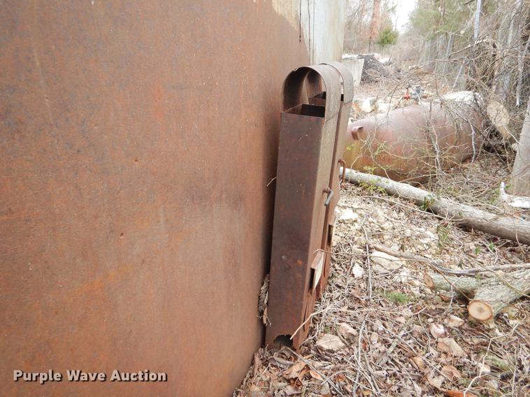 image for item FQ9615 (2) tanks