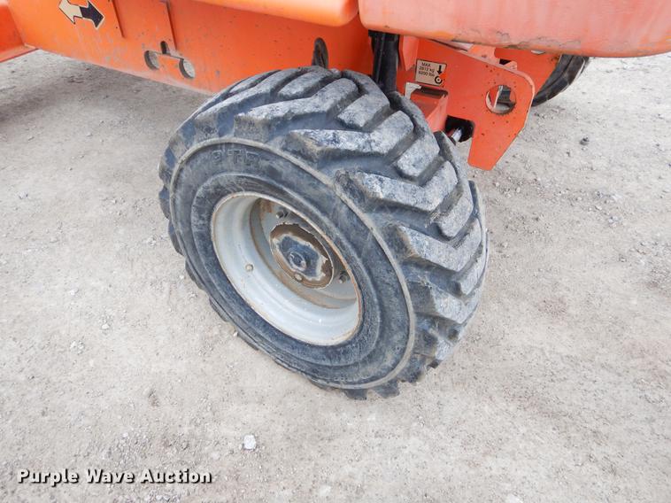 image for item FQ9632 2004 JLG 400S boom lift