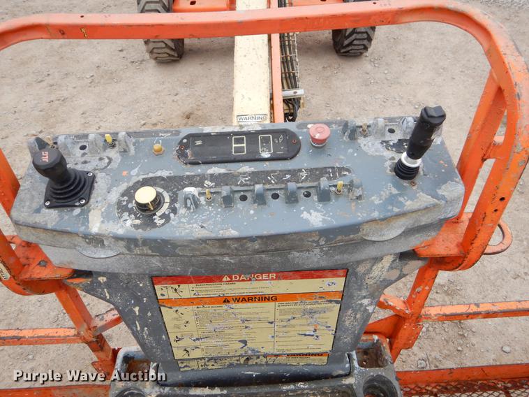 image for item FQ9632 2004 JLG 400S boom lift