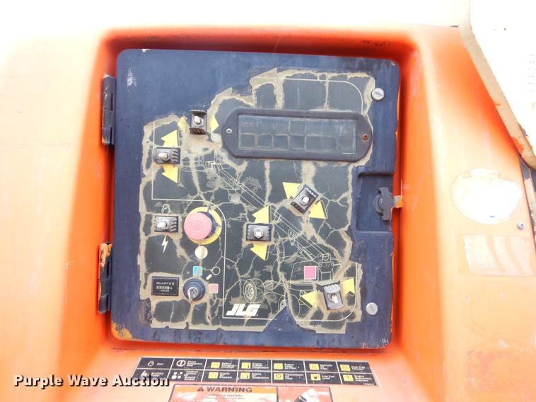 image for item FQ9632 2004 JLG 400S boom lift