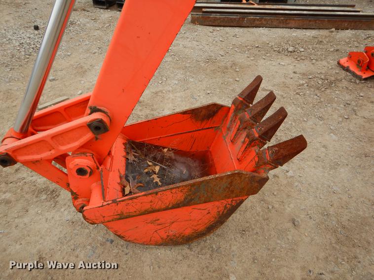 image for item FQ9633 Kubota BH90A tractor backhoe
