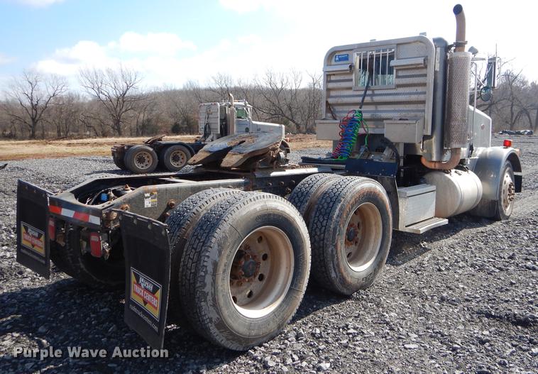 image for item FQ9635 2003 Peterbilt 378 semi truck