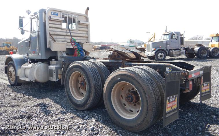 image for item FQ9635 2003 Peterbilt 378 semi truck