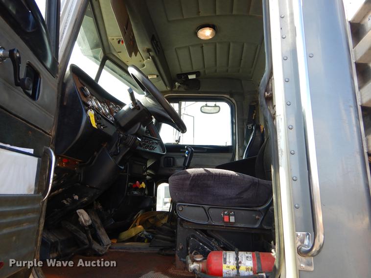 image for item FQ9635 2003 Peterbilt 378 semi truck