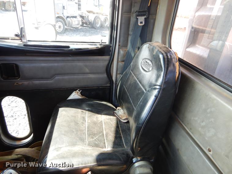 image for item FQ9635 2003 Peterbilt 378 semi truck