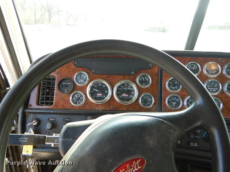image for item FQ9635 2003 Peterbilt 378 semi truck
