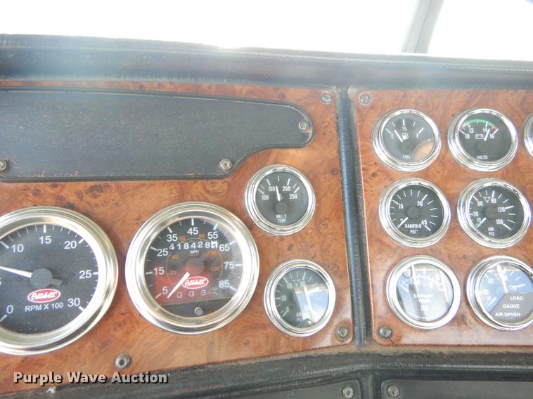 image for item FQ9635 2003 Peterbilt 378 semi truck