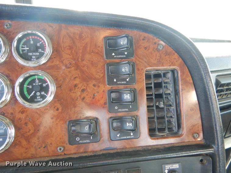image for item FQ9635 2003 Peterbilt 378 semi truck