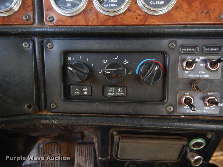 image for item FQ9635 2003 Peterbilt 378 semi truck