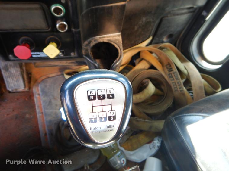 image for item FQ9635 2003 Peterbilt 378 semi truck