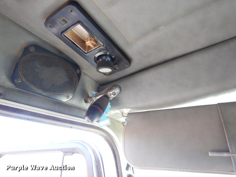 image for item FQ9635 2003 Peterbilt 378 semi truck