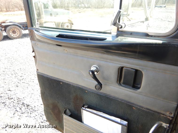 image for item FQ9635 2003 Peterbilt 378 semi truck