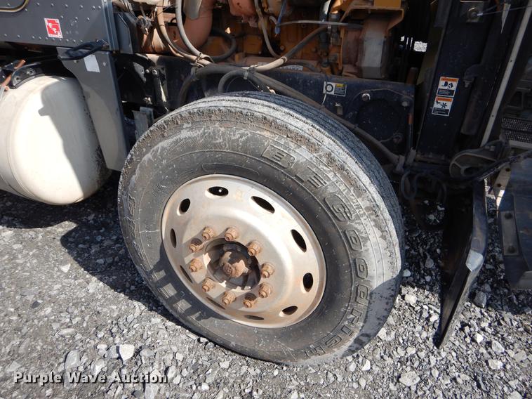 image for item FQ9635 2003 Peterbilt 378 semi truck