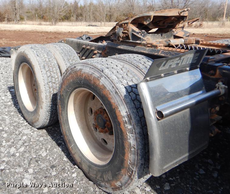 image for item FQ9635 2003 Peterbilt 378 semi truck