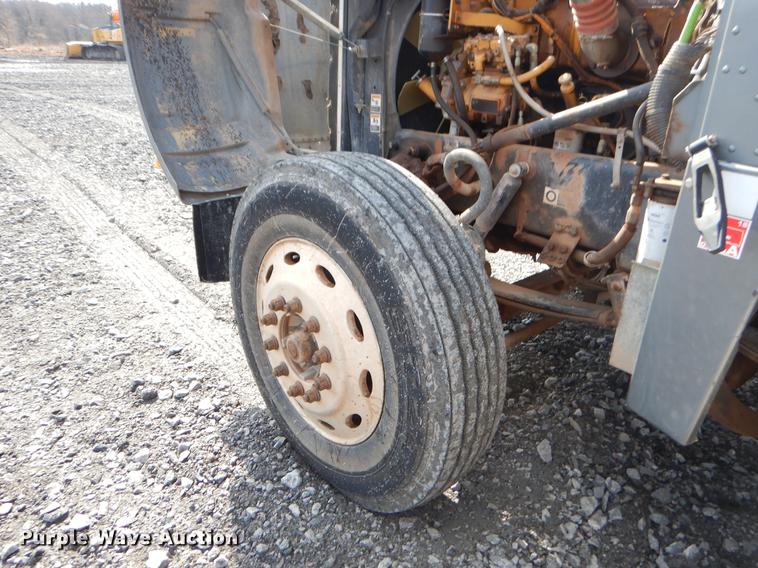 image for item FQ9635 2003 Peterbilt 378 semi truck