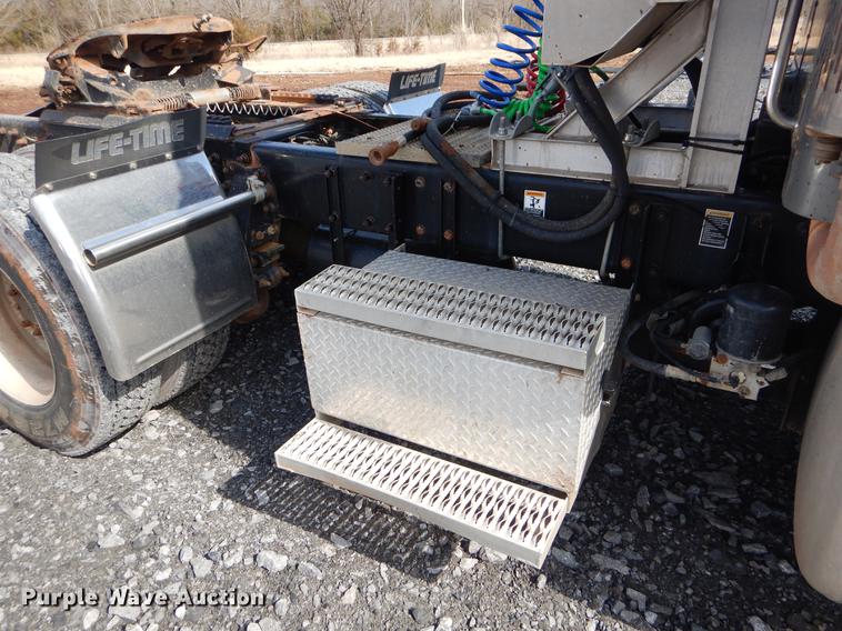 image for item FQ9635 2003 Peterbilt 378 semi truck