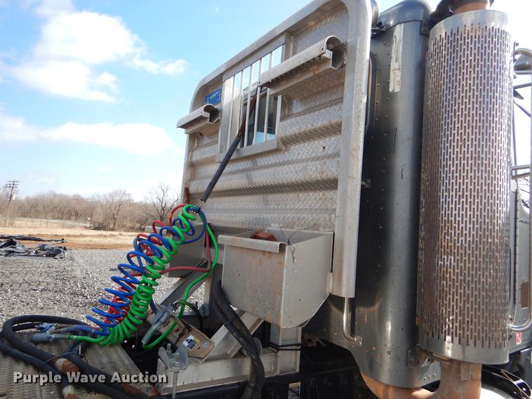 image for item FQ9635 2003 Peterbilt 378 semi truck