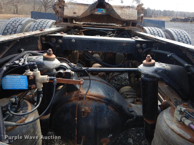 image for item FQ9635 2003 Peterbilt 378 semi truck