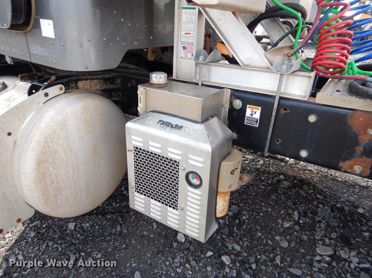 image for item FQ9635 2003 Peterbilt 378 semi truck