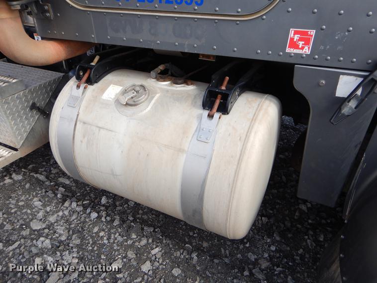 image for item FQ9635 2003 Peterbilt 378 semi truck