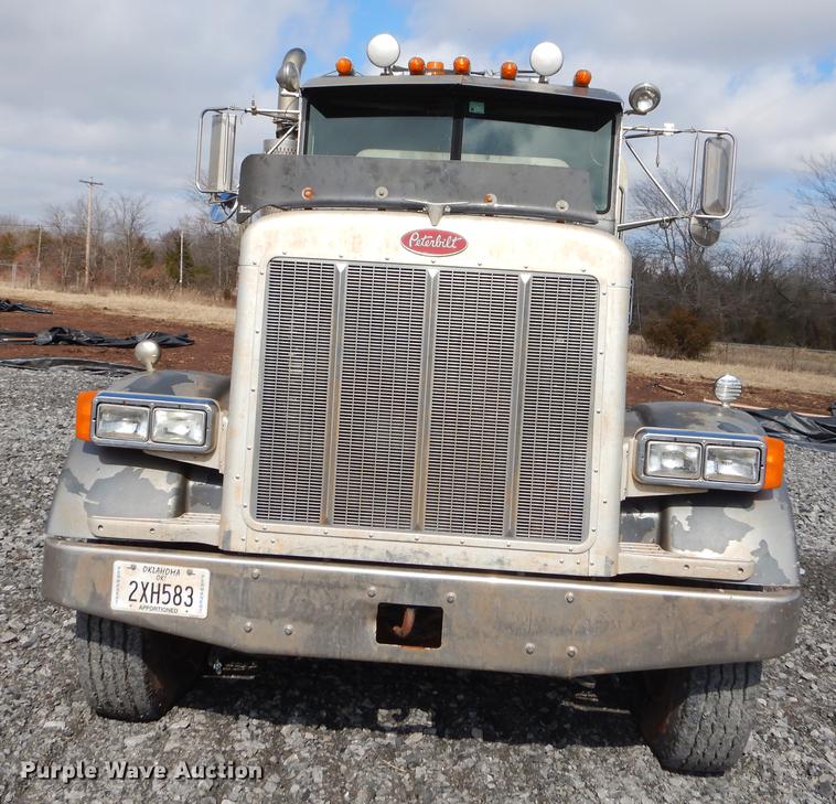 image for item FQ9636 2003 Peterbilt 378 semi truck
