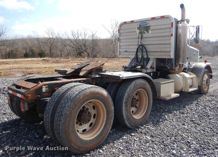 image for item FQ9636 2003 Peterbilt 378 semi truck