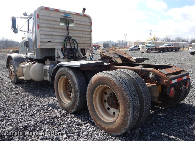 image for item FQ9636 2003 Peterbilt 378 semi truck
