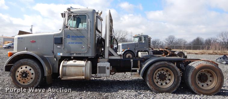 image for item FQ9636 2003 Peterbilt 378 semi truck