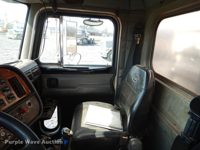 image for item FQ9636 2003 Peterbilt 378 semi truck
