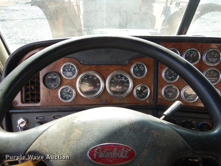 image for item FQ9636 2003 Peterbilt 378 semi truck