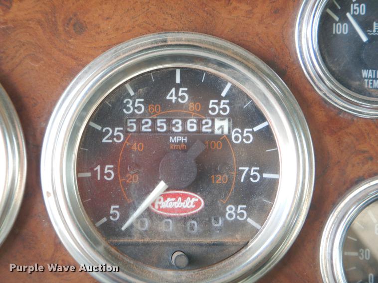 image for item FQ9636 2003 Peterbilt 378 semi truck