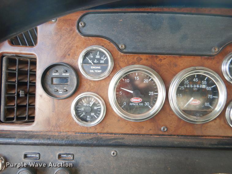 image for item FQ9636 2003 Peterbilt 378 semi truck