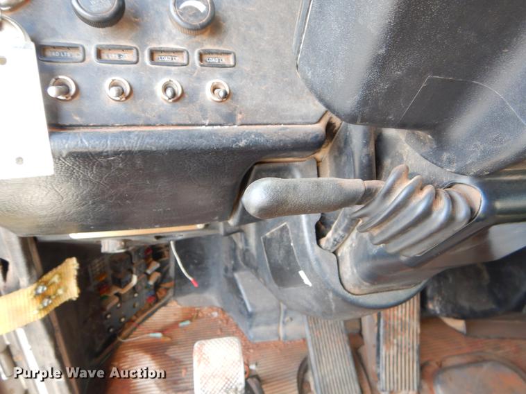 image for item FQ9636 2003 Peterbilt 378 semi truck