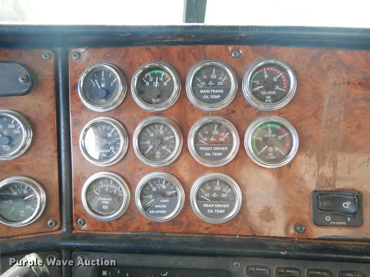 image for item FQ9636 2003 Peterbilt 378 semi truck