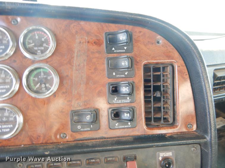 image for item FQ9636 2003 Peterbilt 378 semi truck