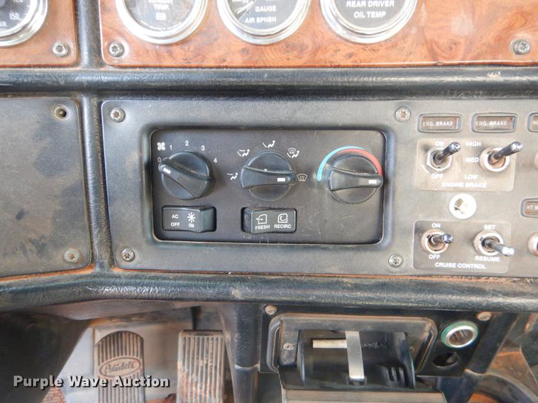 image for item FQ9636 2003 Peterbilt 378 semi truck