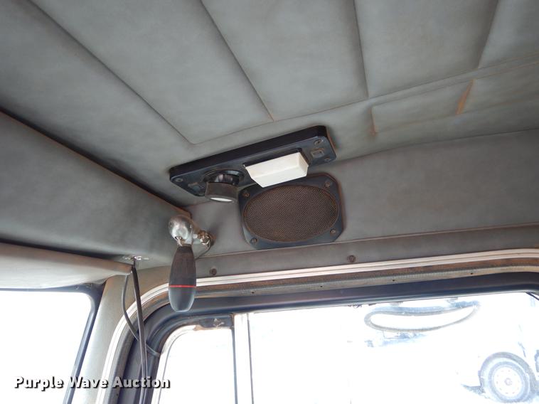 image for item FQ9636 2003 Peterbilt 378 semi truck