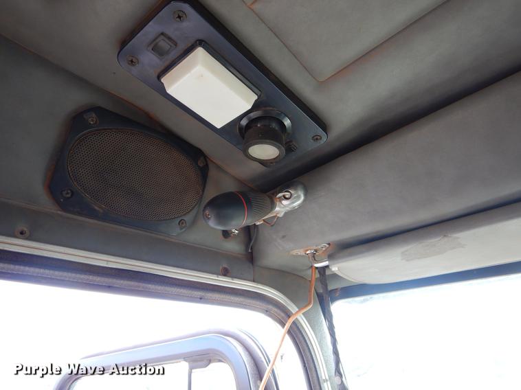 image for item FQ9636 2003 Peterbilt 378 semi truck