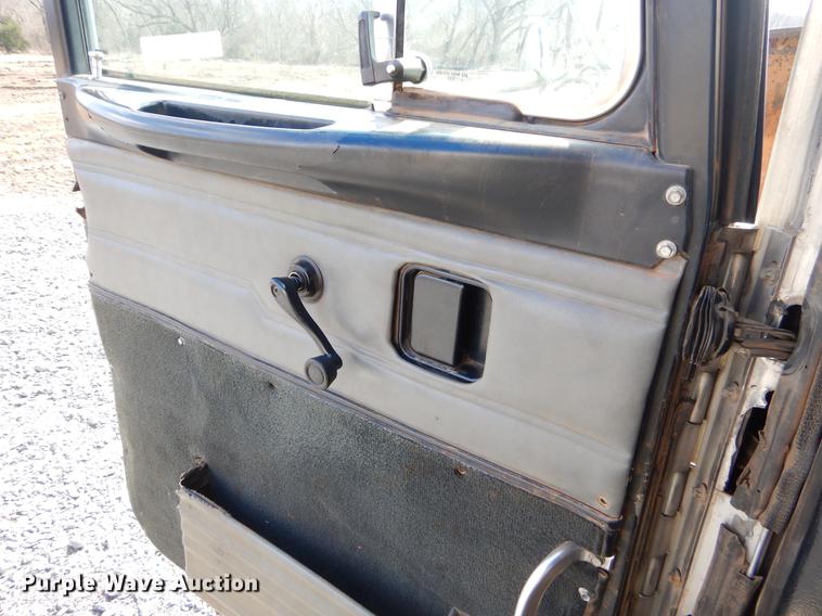 image for item FQ9636 2003 Peterbilt 378 semi truck