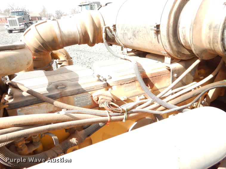 image for item FQ9636 2003 Peterbilt 378 semi truck