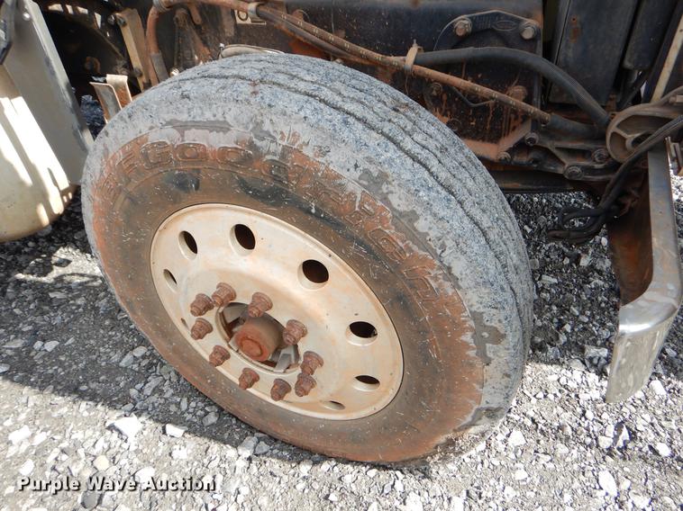 image for item FQ9636 2003 Peterbilt 378 semi truck