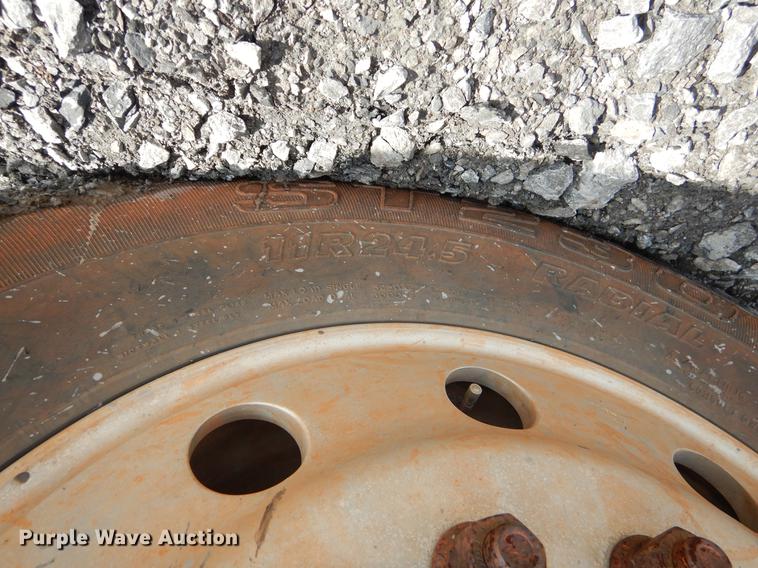 image for item FQ9636 2003 Peterbilt 378 semi truck