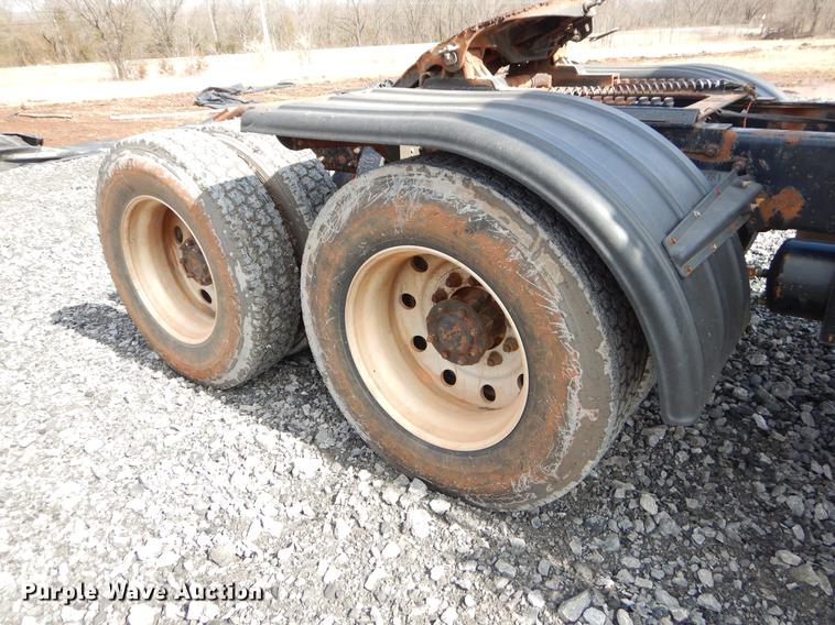 image for item FQ9636 2003 Peterbilt 378 semi truck