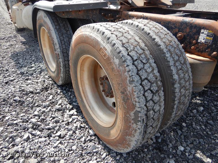 image for item FQ9636 2003 Peterbilt 378 semi truck