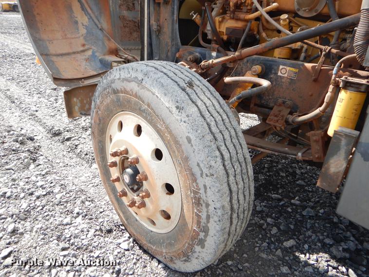 image for item FQ9636 2003 Peterbilt 378 semi truck