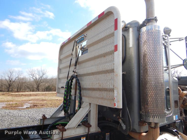 image for item FQ9636 2003 Peterbilt 378 semi truck