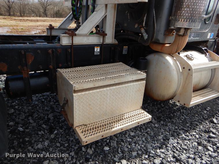 image for item FQ9636 2003 Peterbilt 378 semi truck