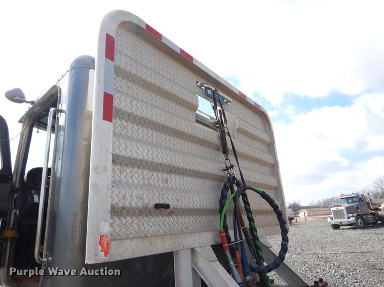 image for item FQ9636 2003 Peterbilt 378 semi truck