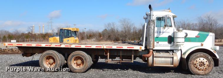 image for item FQ9637 1987 Peterbilt 587 flatbed truck